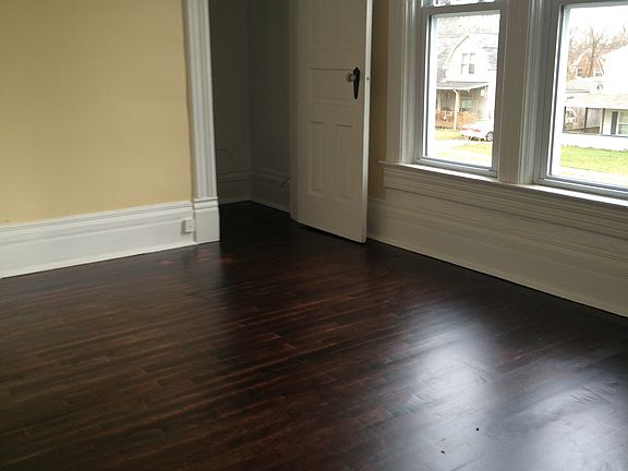 5th image of 139 Hawkins St