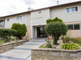 880 E Old Willow Rd APT 166, Prospect Heights, IL 60070