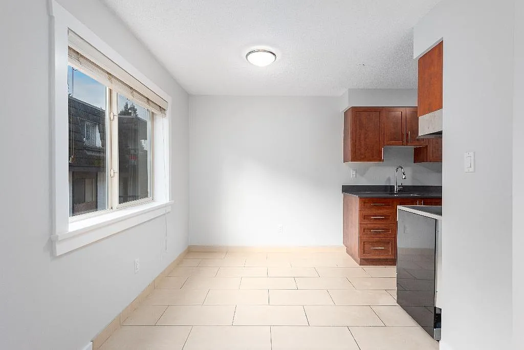 155 E 19th St #303 photo 1