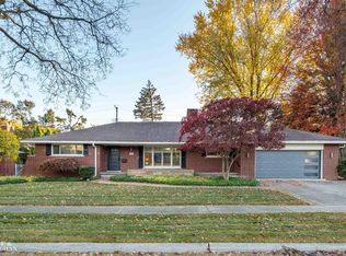 55 S Edgewood Dr, Grosse Pointe Shores, MI 48236