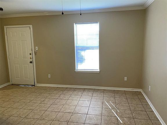 3rd image of 4711 Palisade Dr #304