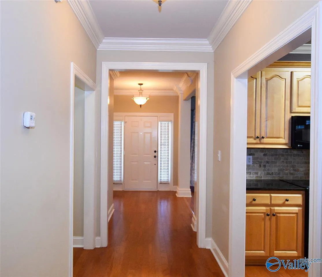 4 bed, 2.5 bath, 2229 sqft, $2,500 — Photo 2