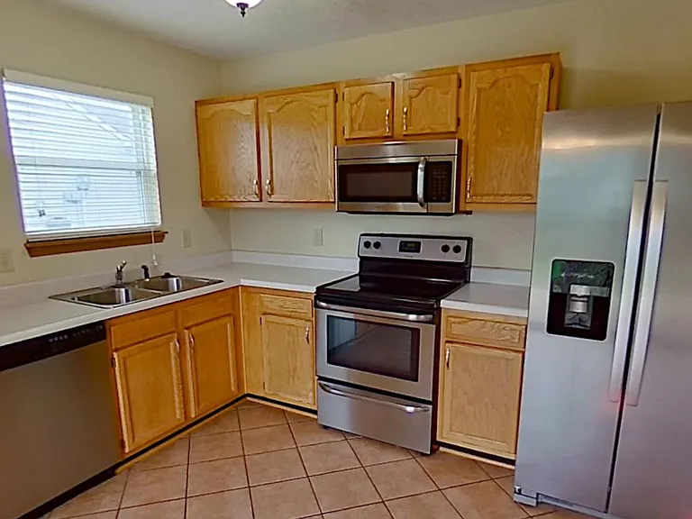 1526 Lionheart Ln — Photo 4