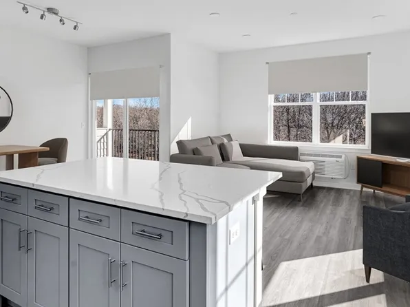 9C Hellers Ln, Lake Hopatcong, NJ