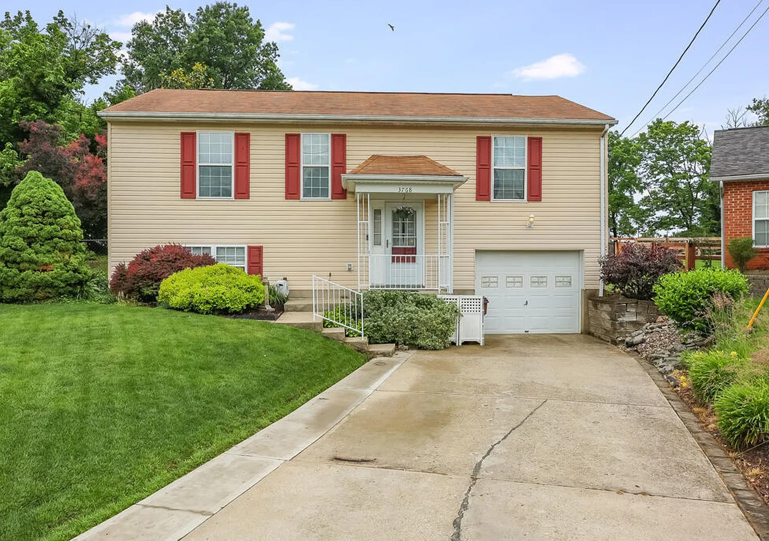 3 bed 2.5 bath with bonus room in Elsmere KY — Photo 1