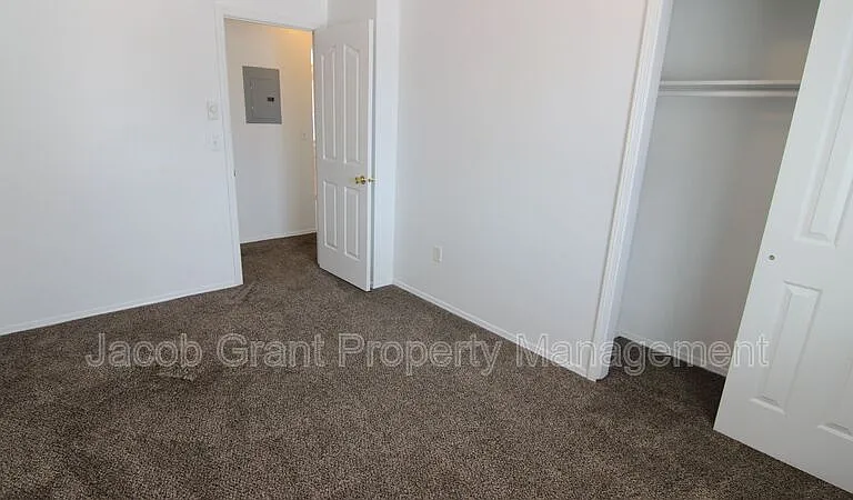 375 Golden St #3 — Photo 11