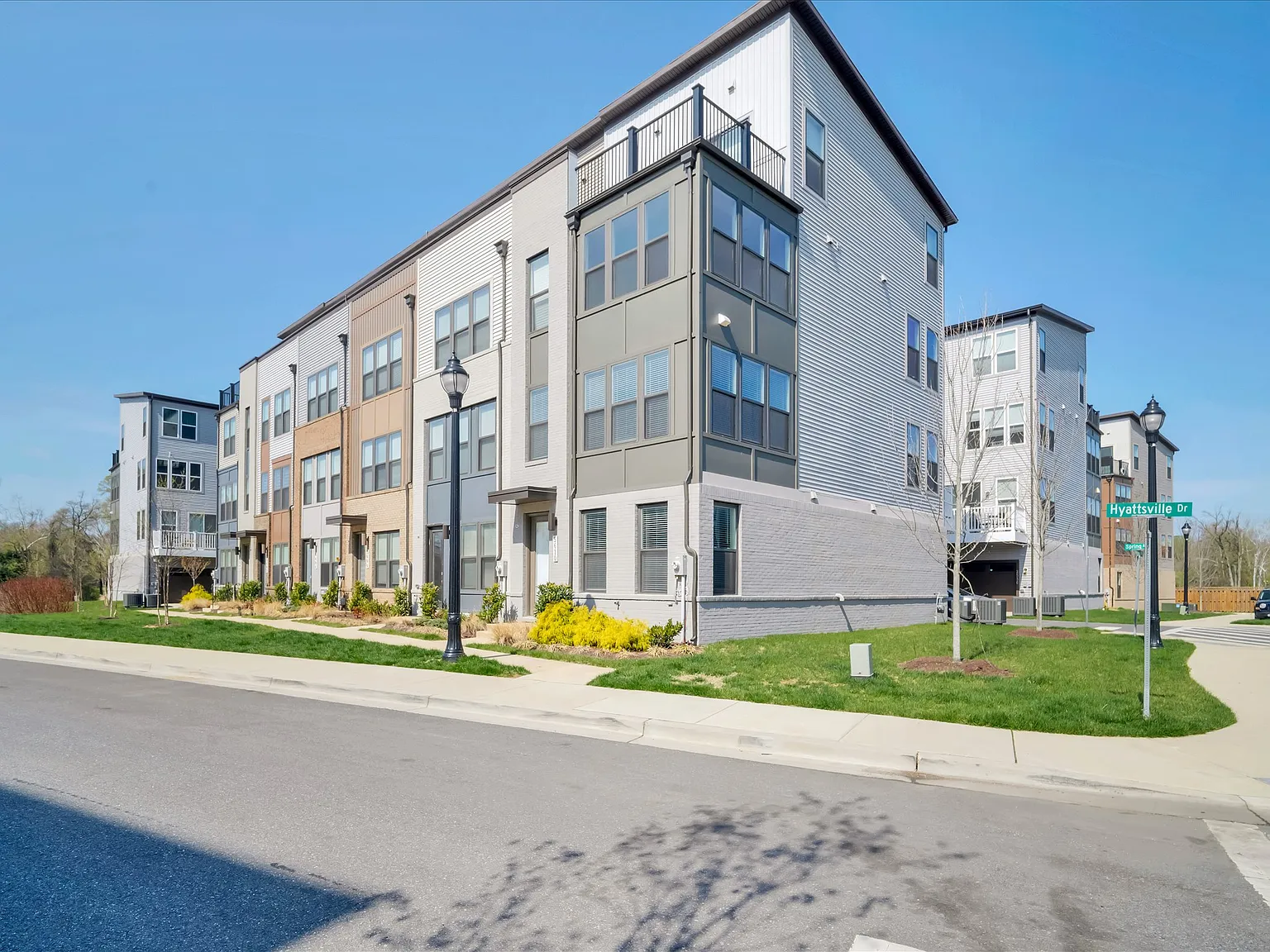 3 bed, 2000 sqft, $2,900 — Photo 1