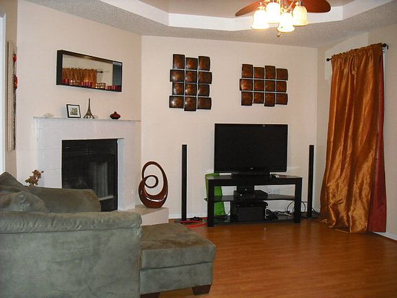 4th image of 3841 Honeysuckle Dr