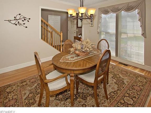 3rd image of 34012 Hickory Ct
