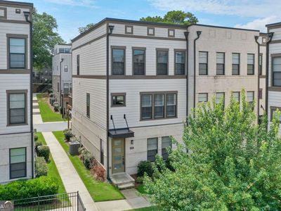 2032 Holtz Ln NW, Atlanta, GA, 30318