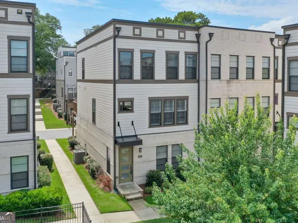 2032 Holtz Ln NW, Atlanta, GA 30318