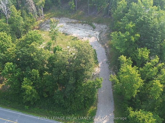 3rd image of 1054 Centre Line Rd