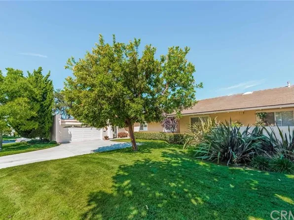 403 Vista Parada, Newport Beach, CA 92660