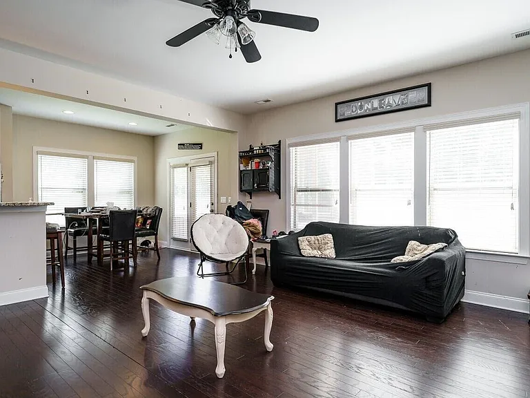 1011 Poplar St — Photo 11