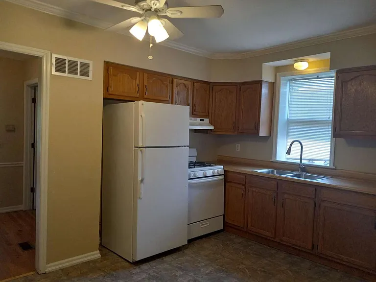7074 Sutherland Ave — Photo 5