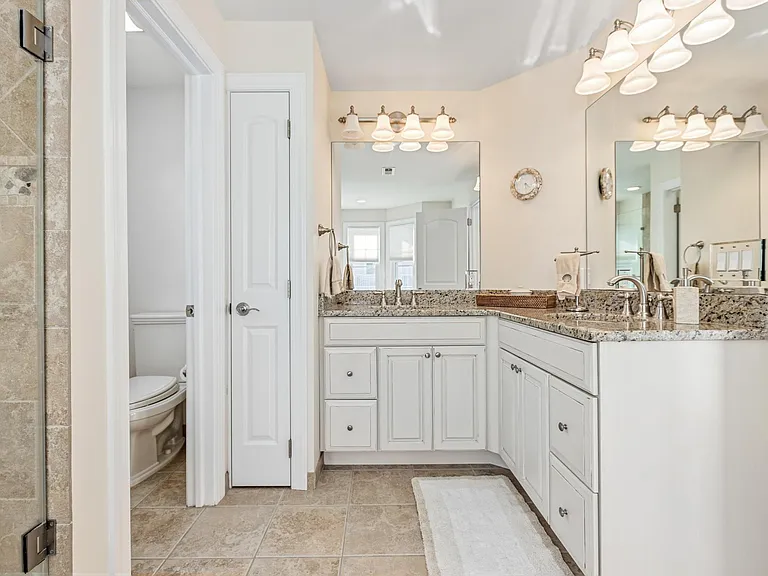 29 N Iroquois Ave #5/21-6/27 — Photo 28