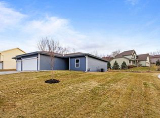1314 Silver Ln, Crescent, IA 51526
