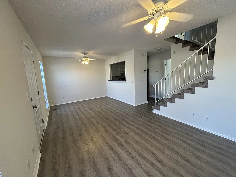 650 N Dixie Ave #A — Photo 3