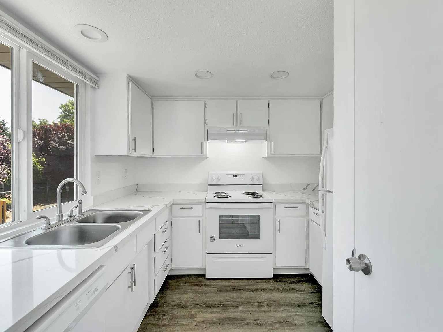 2 bed, 995 sqft, $2,150 — Photo 4