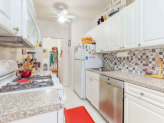 3rd image of 270 Seaman Ave APT A6