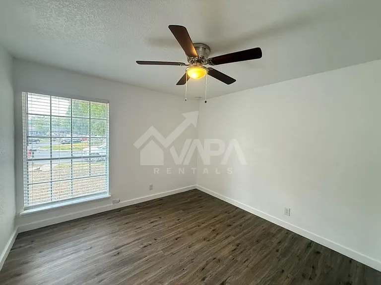 7239 Glen Hl — Photo 12
