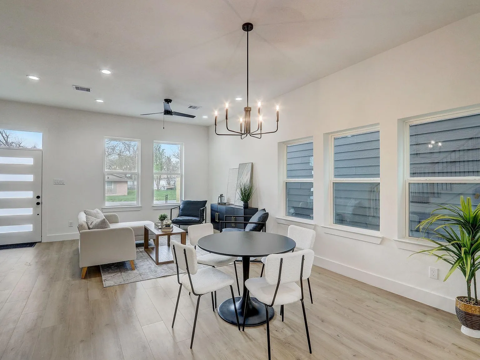 3 bed, 2.5 bath, 1596 sqft, $2,050 — Photo 3