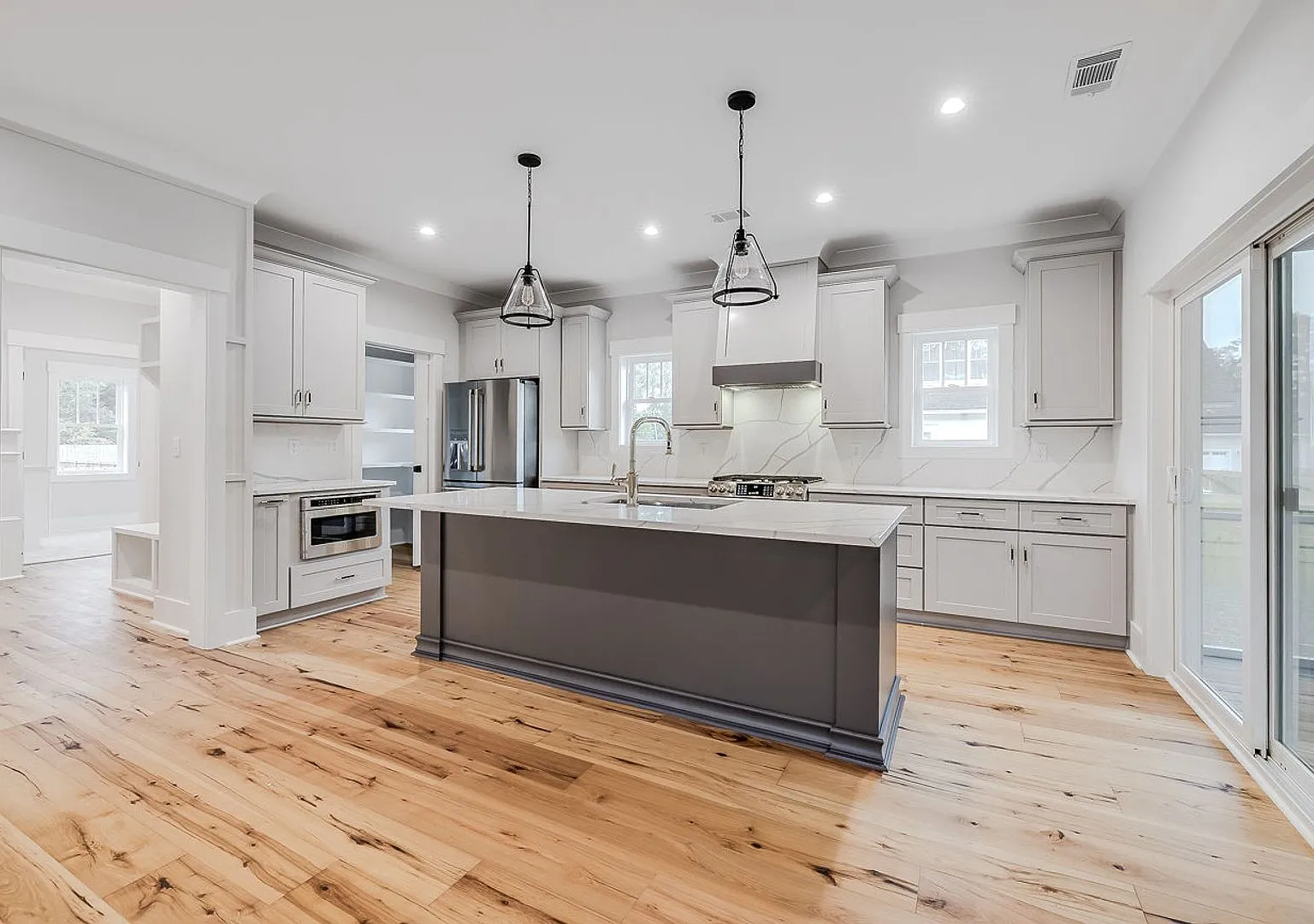 Beautiful New Construction Home For Rent on Wilmington Island — Photo 4