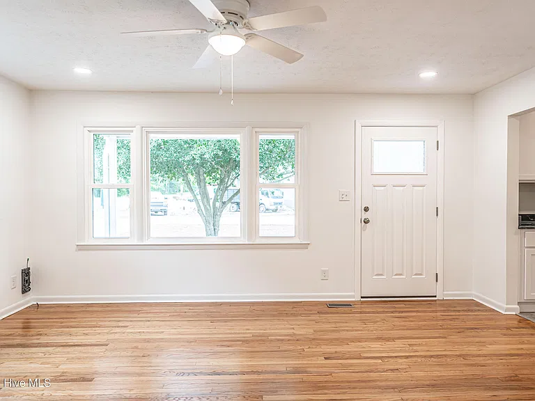 1290 W Wisconsin Ave — Photo 8