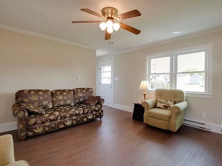 402 Lee Ave — Photo 8