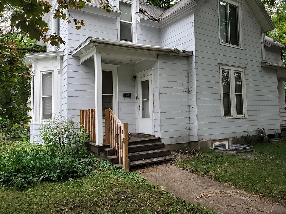 1060 14th Ave SE