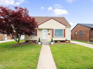 21711 Alger St, Saint Clair Shores, MI 48080