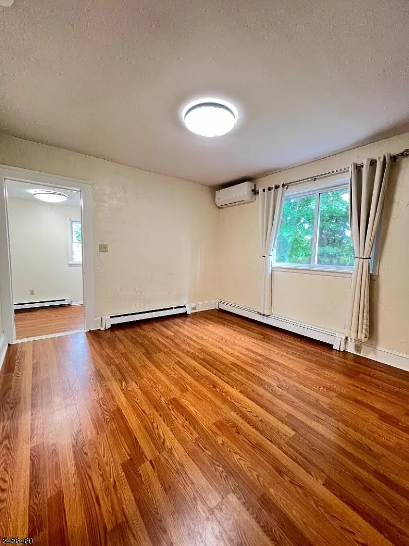 2 bed, 1.0 bath, $2,350 — Photo 4