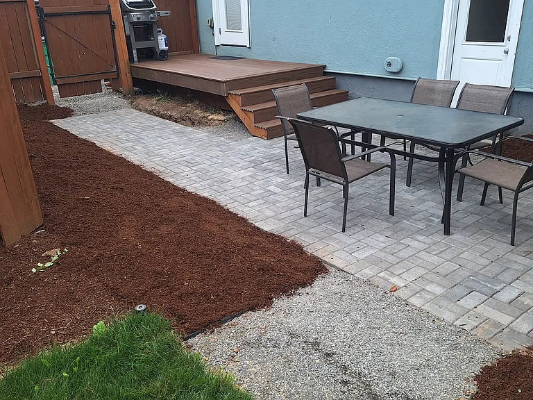 Small deck /patio table stays w/ rental