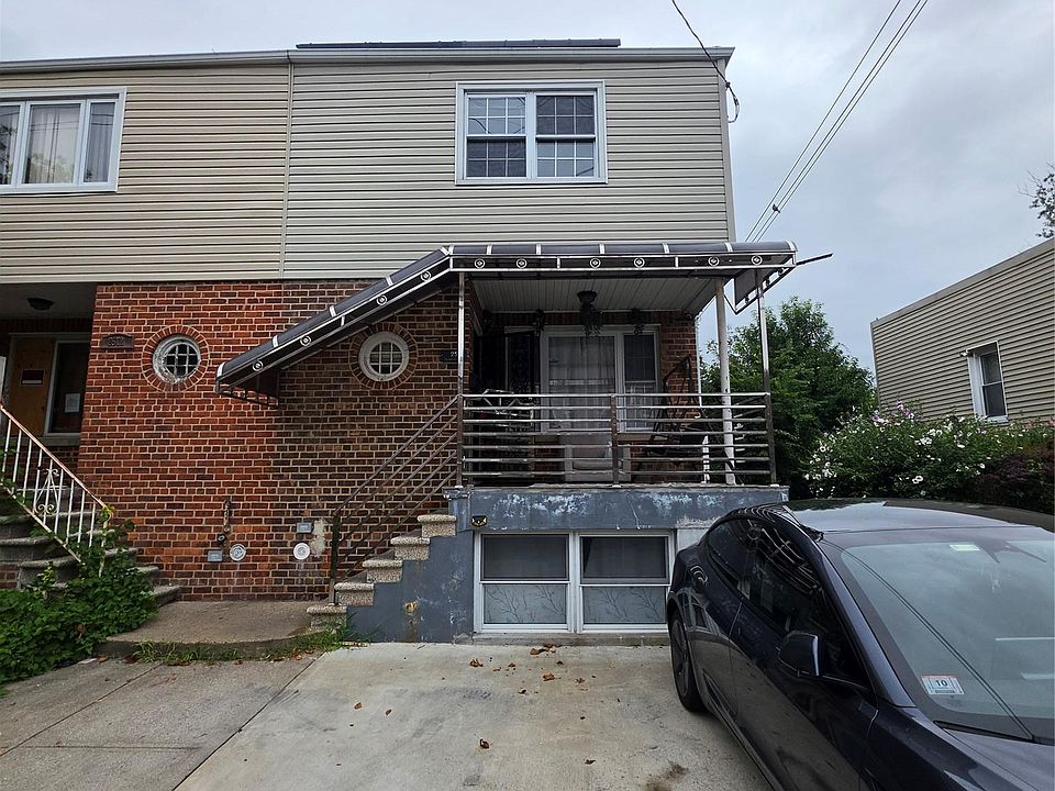 1st image of 2570 Pearsall Avenue