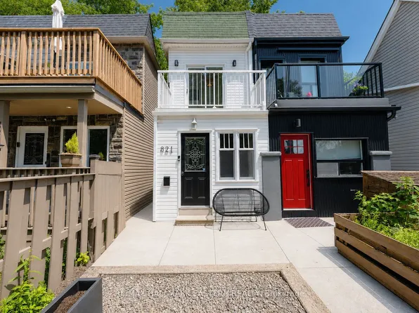 821 Craven Rd, Toronto, ON M4L 2Z7