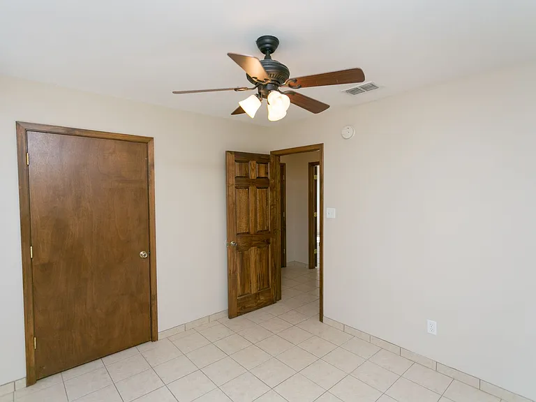 16131 Rolling Meadows Dr — Photo 18