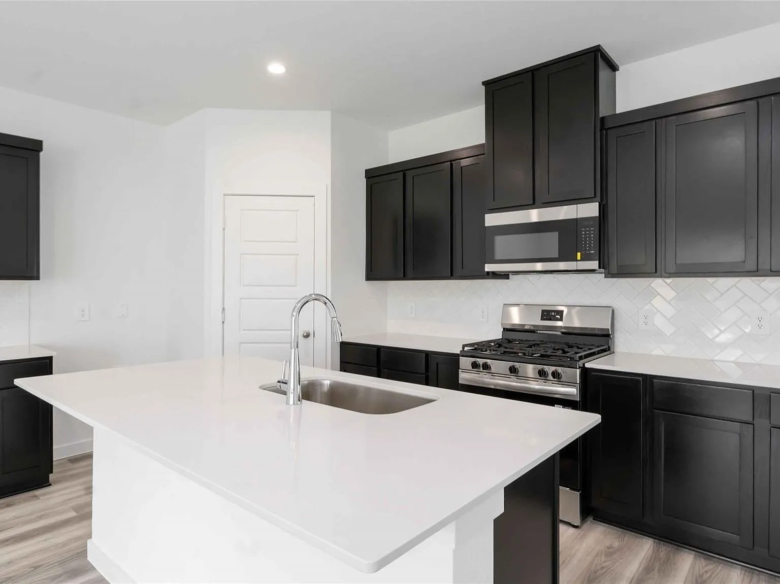 3 bed, 2.5 bath, 1880 sqft, $2,350 — Photo 3
