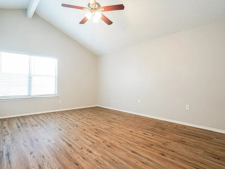 5016 Santa Fe Ct — Photo 10