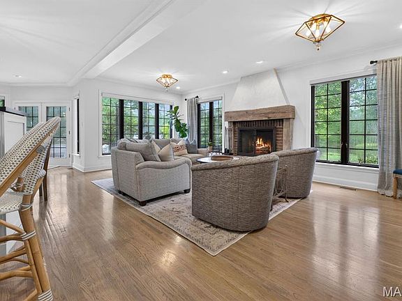 2nd image of 1 Lorenzo Ln