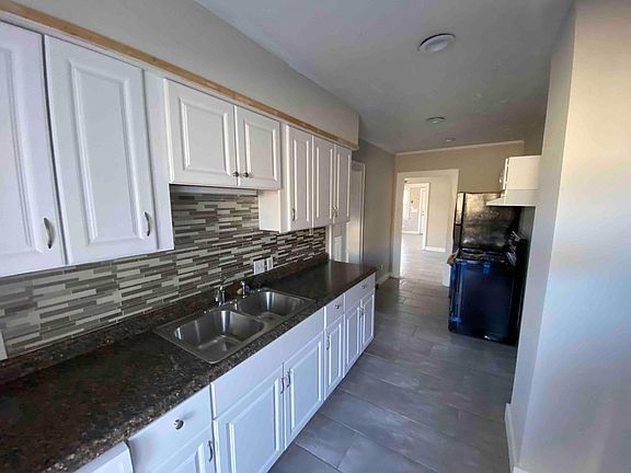 3rd image of 1003 NE 17th St #1003