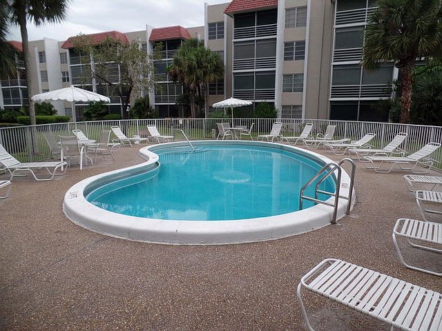 2nd image of 3531 Inverrary Dr APT 309