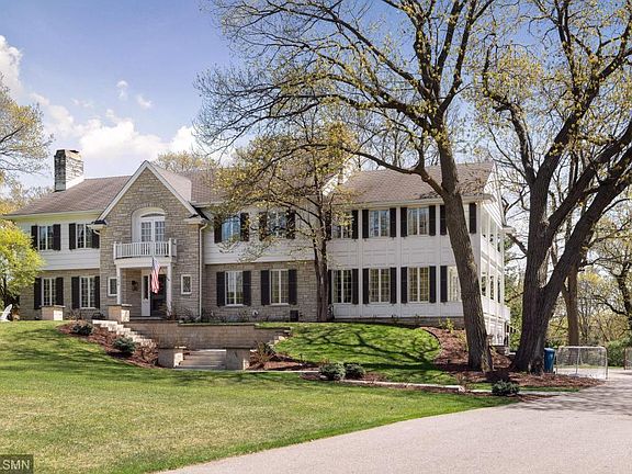 2nd image of 734 Woodridge Dr