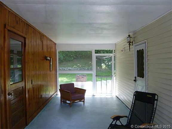 4th image of 163 Robert Dr