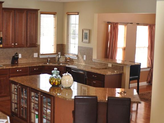 2nd image of 290 Nolita Cir