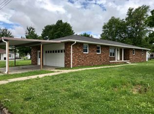 303 S Jones St, Cisne, IL 62823