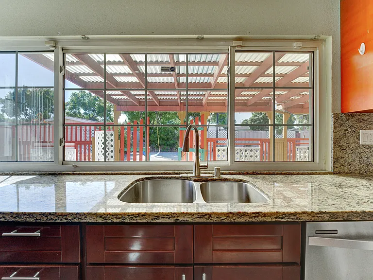 4608 Rochelle Dr — Photo 13