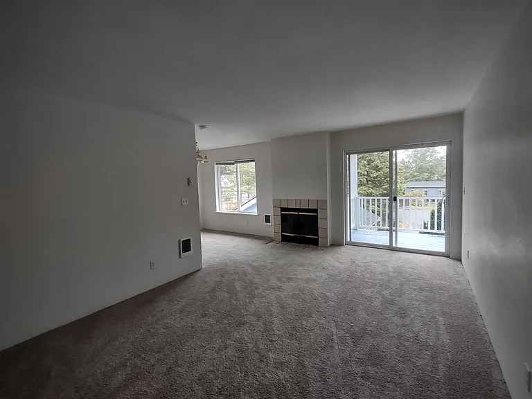 601 Sunset Ave NE #D — Photo 9