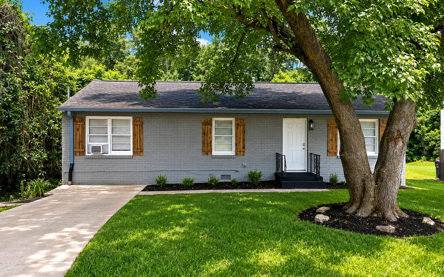 3 bed, 1000 sqft, $1,700 — Photo 1
