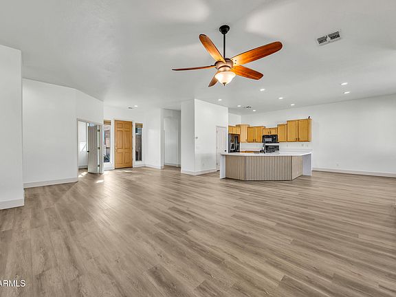 4th image of 2134 E SPRINGFIELD Place