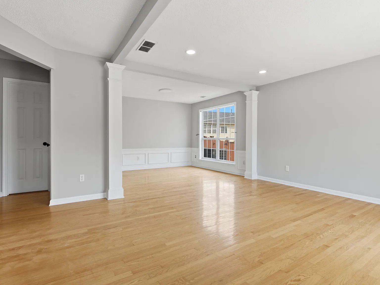 3 bed, 2.5 bath, 1919 sqft, $2,800 — Photo 3